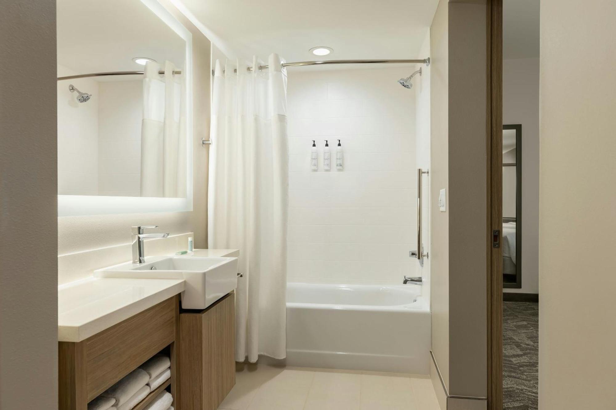 Springhill Suites By Marriott Fargo Exterior foto